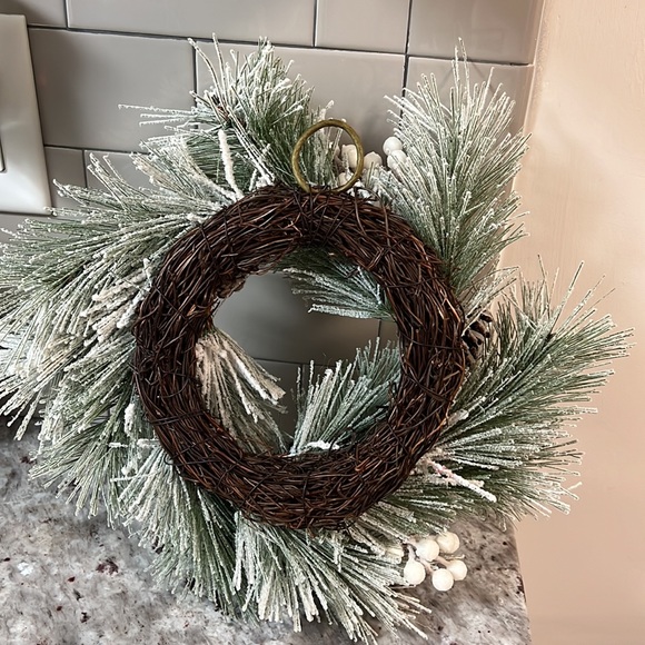 HOLIDAY WREATH - Picture 2 of 2